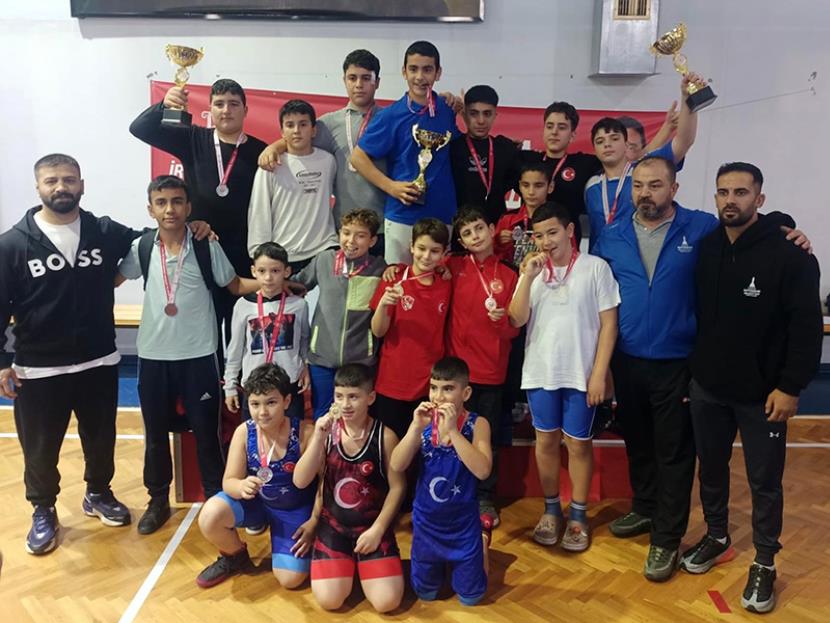 MİNDERDE ÜÇ YAŞ GRUBUNDA ŞAMPİYONLUK