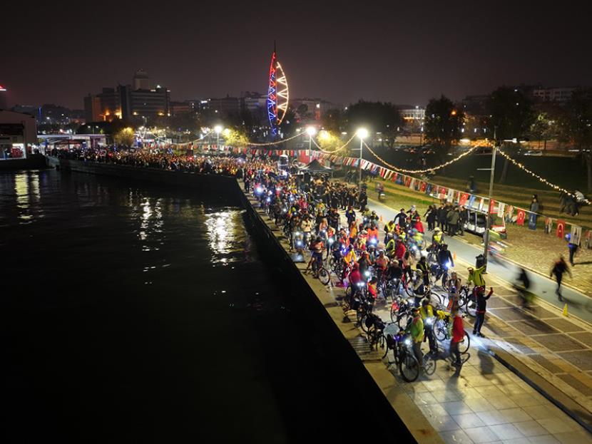 EN UZUN GECEYİ İZMİRLİLER AYDINLATTI