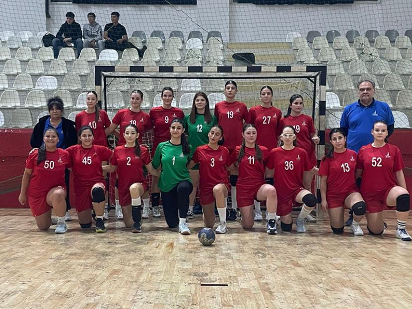 HENTBOLDE YILDIZ KIZLAR ŞAMPİYON OLDU