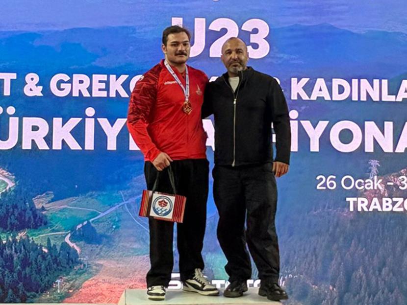 BİR ALTIN, BİR GÜMÜŞ