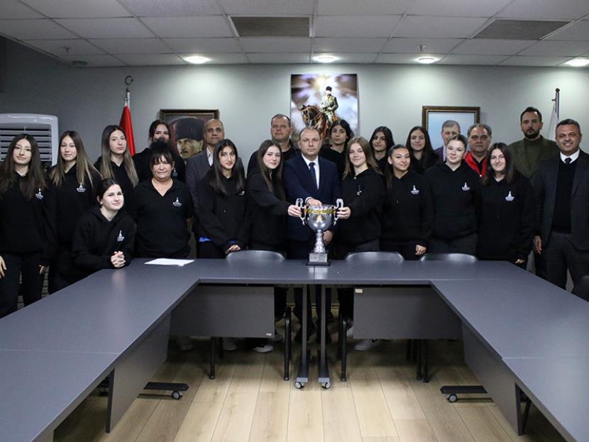 ALPTEKİN, YILDIZ HENTBOLCULARIMIZLA BULUŞTU