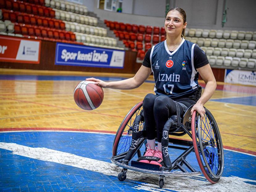 PARKEDE BİR KADIN DİRENİŞİ: MEDİNE ALPER 