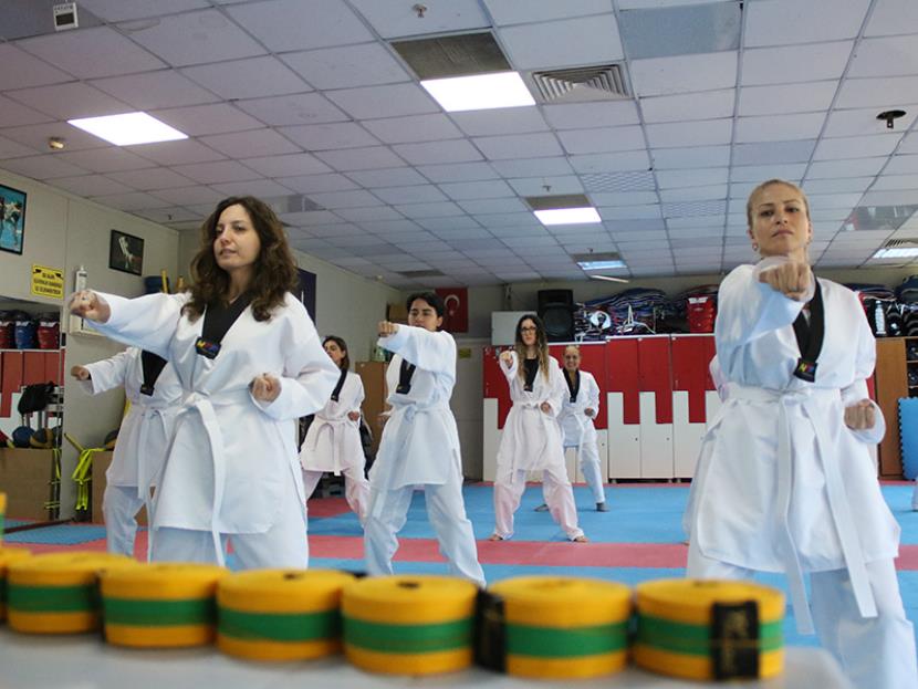 KADIN KURSİYERLER KUŞAK ATLADI 