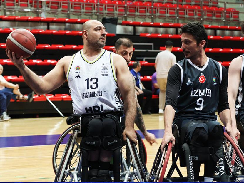 FENERBAHÇE İSTANBUL JET: 75 - İZMİR BBSK: 71