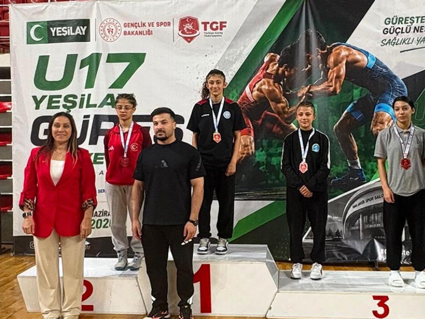 GÜREŞTE BRONZ MADALYA 