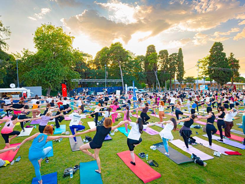 KÜLTÜRPARK'TA YOGA RÜZGÂRI ESTİ 