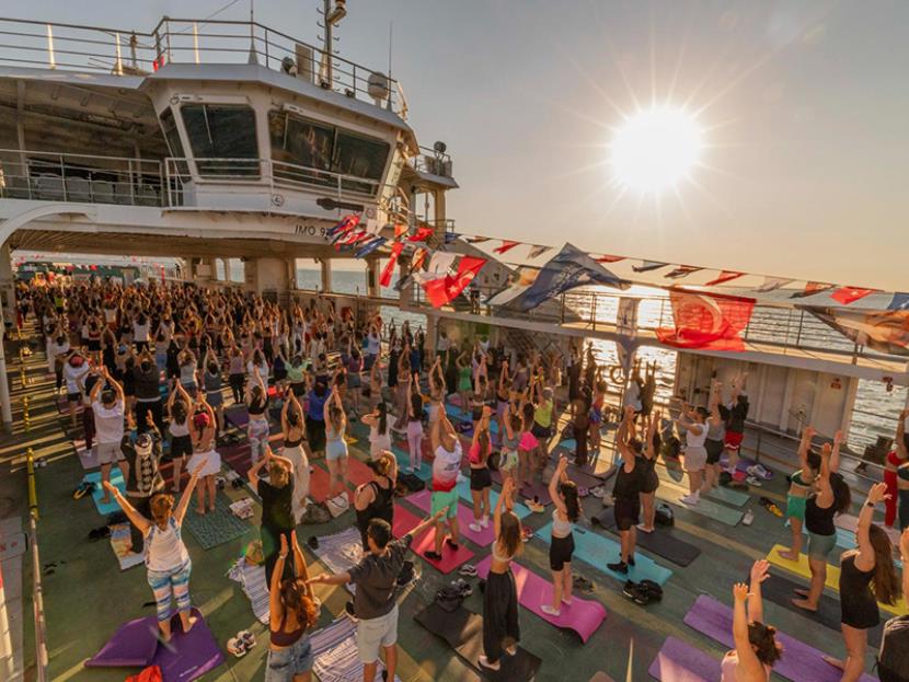 KÖRFEZ’İN MAVİSİNDE YOGA BULUŞMASI 