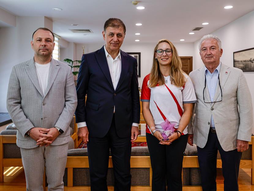 BAŞKAN TUGAY, OKÇU DÜNYA’YI AĞIRLADI 