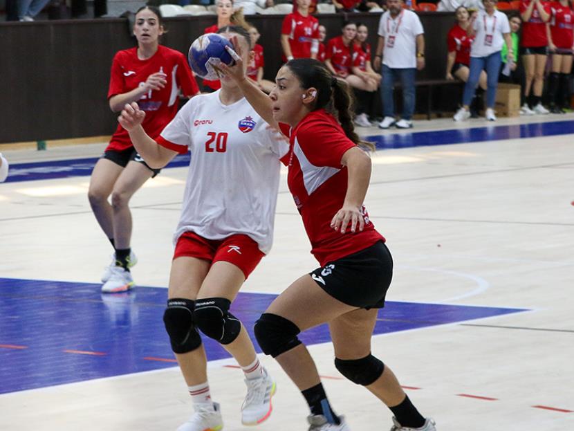 İZMİR BBSK: 20 – ESKİŞEHİR HENTBOL: 29